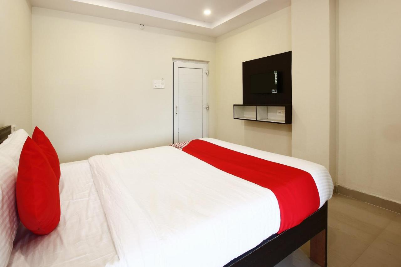 Oyo Sri Vinayaka Grand Hotel Shamshabad Luaran gambar