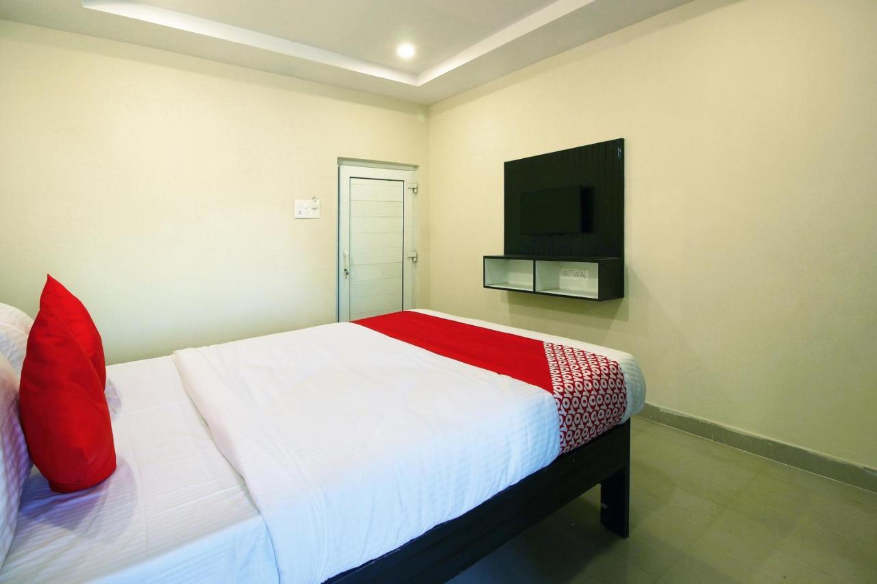 Oyo Sri Vinayaka Grand Hotel Shamshabad Luaran gambar